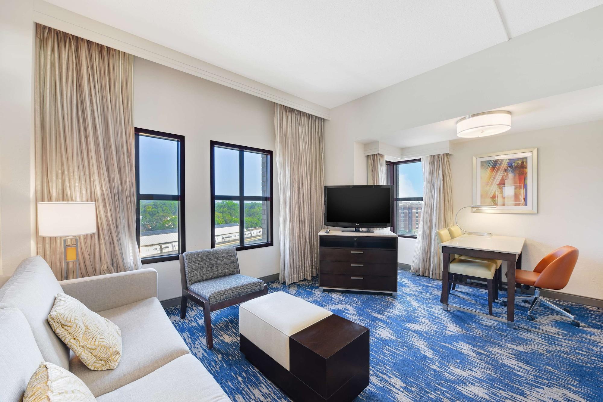 Embassy Suites By Hilton Alexandria Old Town Экстерьер фото